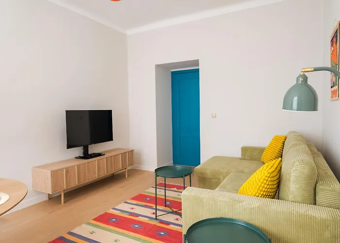 Metro Mlynow Colourful Apartment